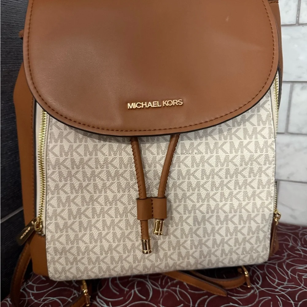 Michael Kors Tan and Cream Signature Backpack- ALMOST New.. Tag still attached! - Picture 1 of 13